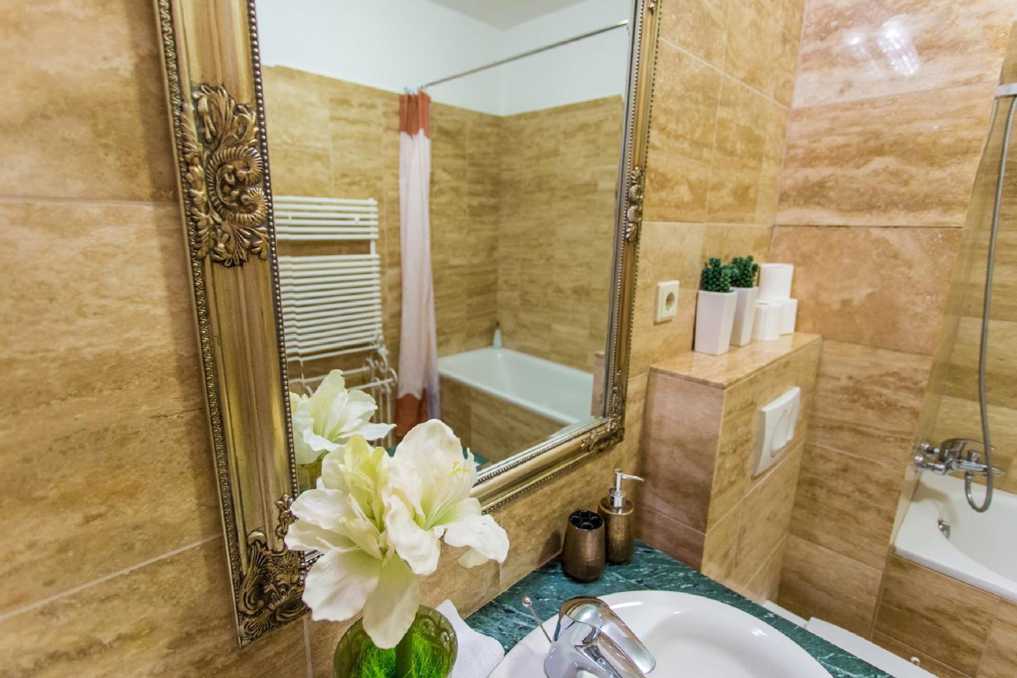 Colours Apartments Superior With Free Parking Будапеща Екстериор снимка